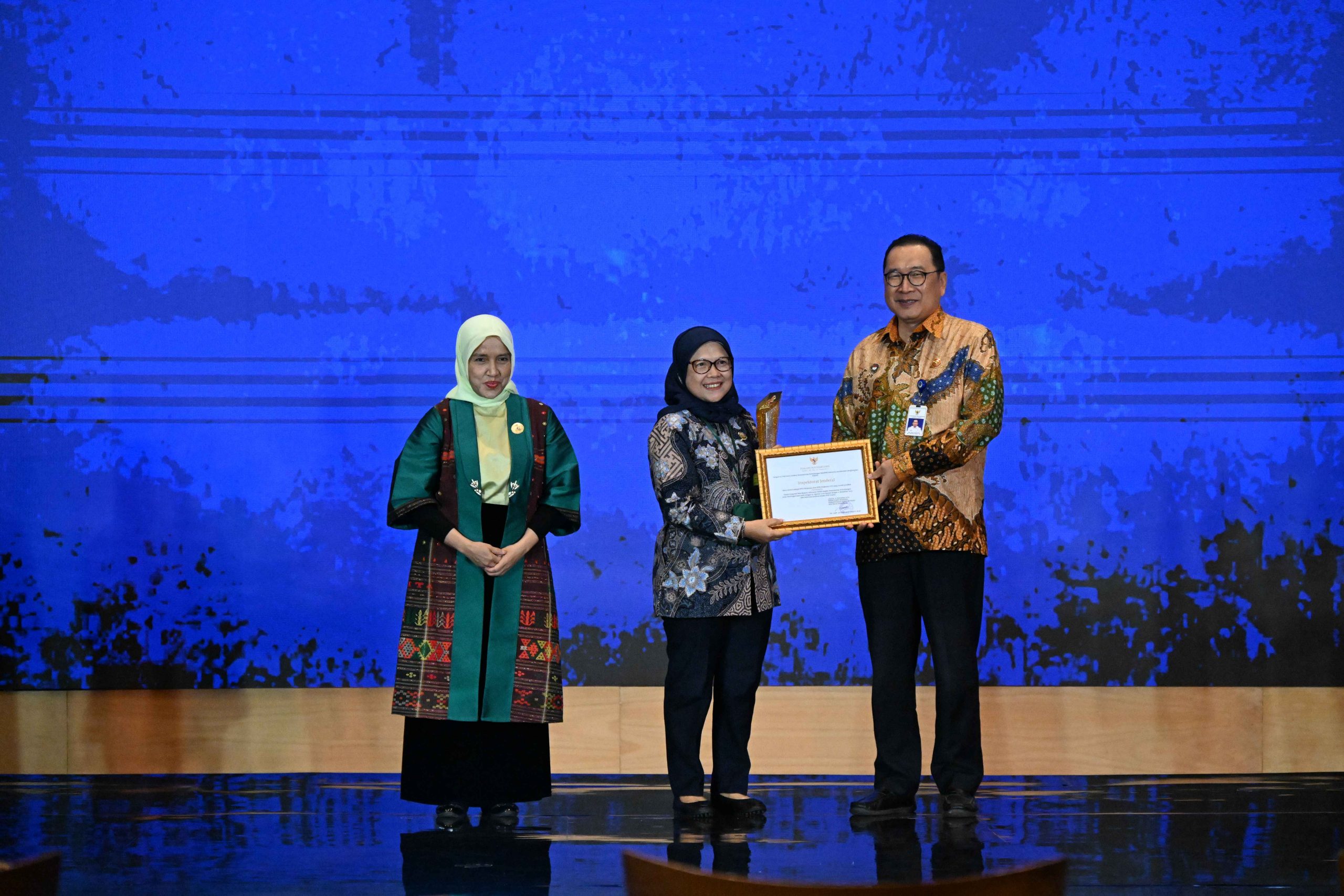 Kemenhub Gelar Penganugerahan Keterbukaan Informasi Publik 2025: Inspektorat Jenderal Raih Predikat Informatif